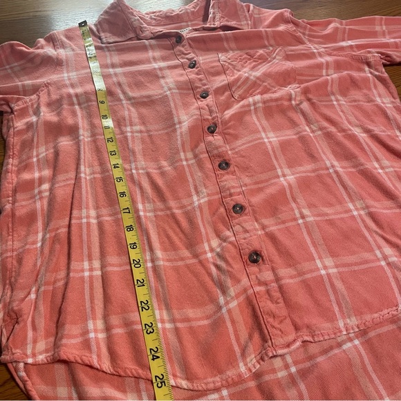 Women’s Magellan Outdoors Boyfriend Fit Long Sleeve Pink Button Down Sz L - Picture 9 of 9